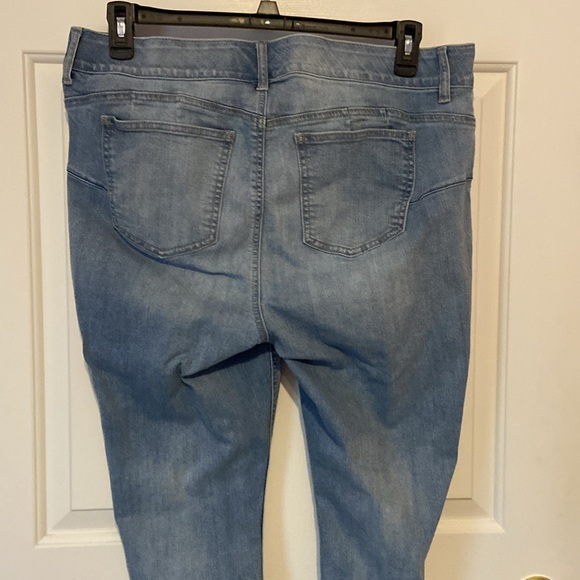 Torrid bombshell skinny distressed jeans - Picture 3 of 6